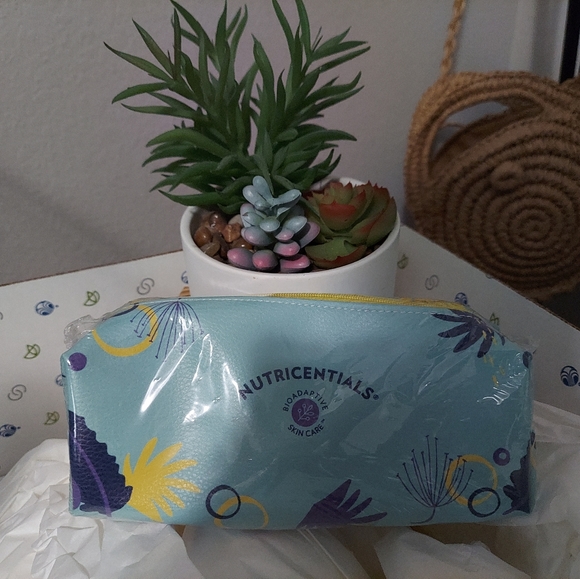 Nutricentials Nuskin Trial Set - Picture 2 of 3